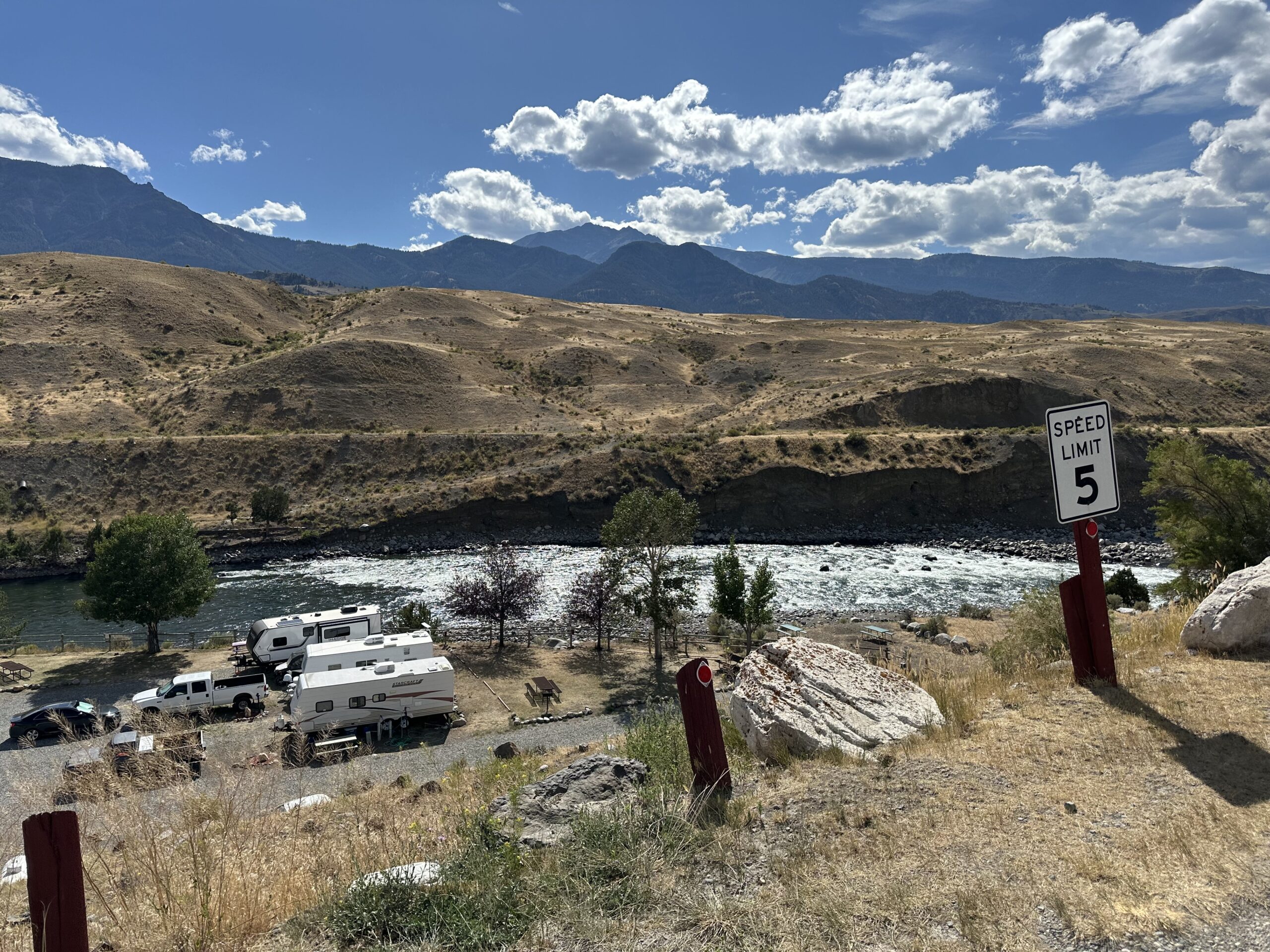 Read more about the article Yellowstone RV Park Gardiner Montana